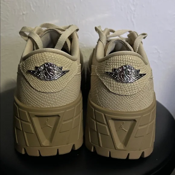 Air Jordan 1 Low Brooklyn - Picture 5 of 6